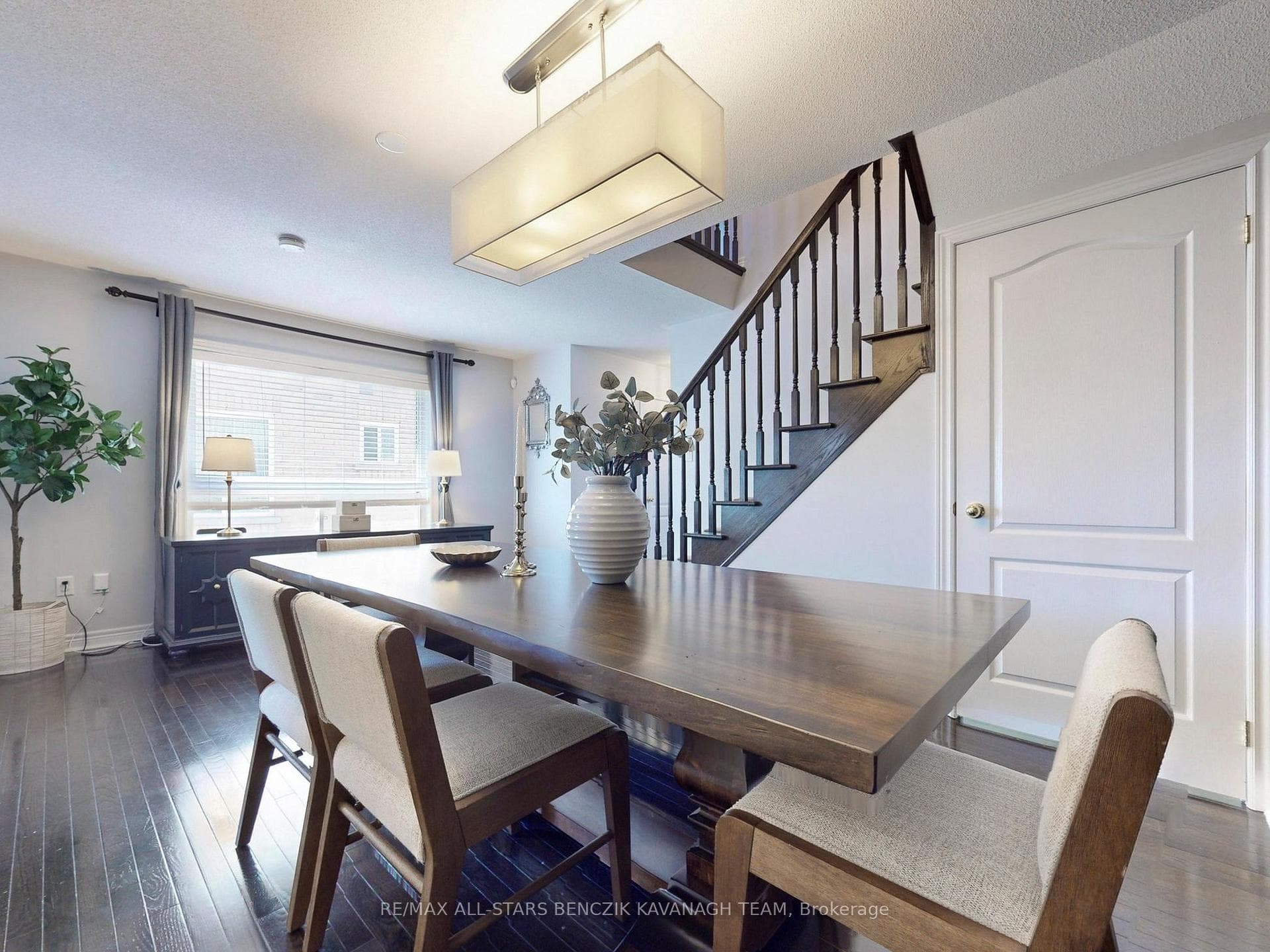 34 Four Seasons Crescent photo 4