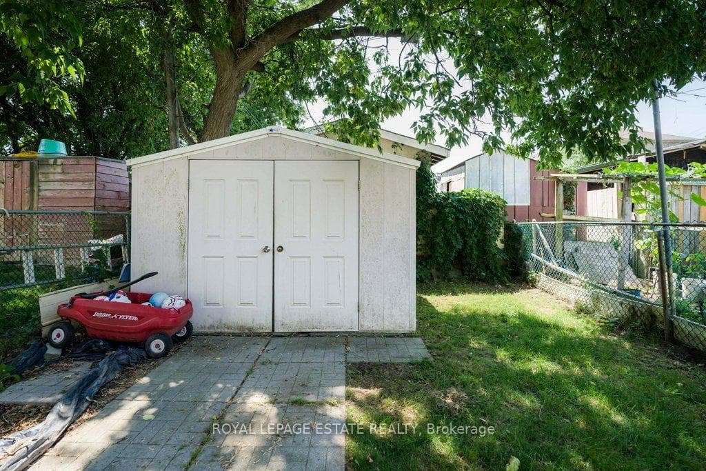 82 August Avenue photo 40