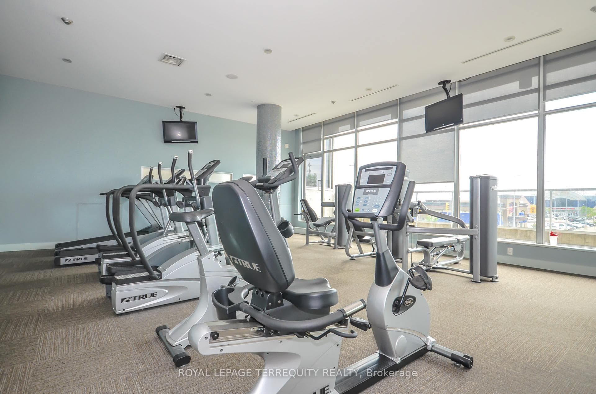 1040 The Queensway N/A Unit 705 photo 45