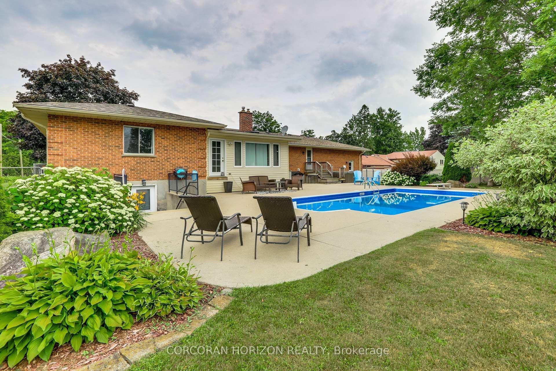 4542 Avenue Road photo 42