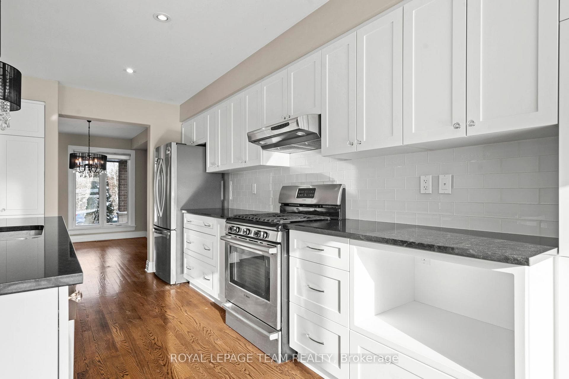 165 Woodhurst Crescent photo 12