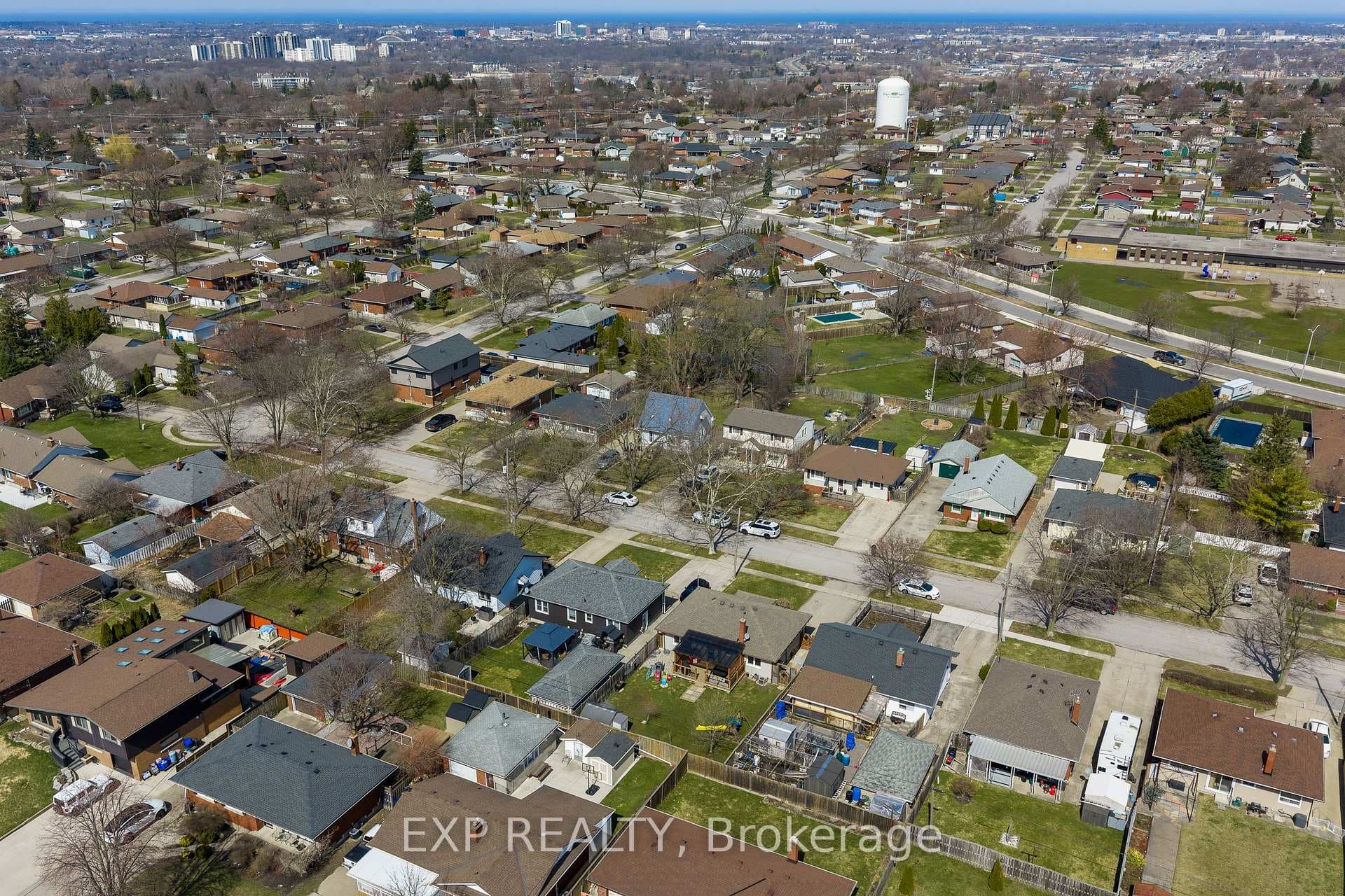 9 Parkdale Drive photo 42