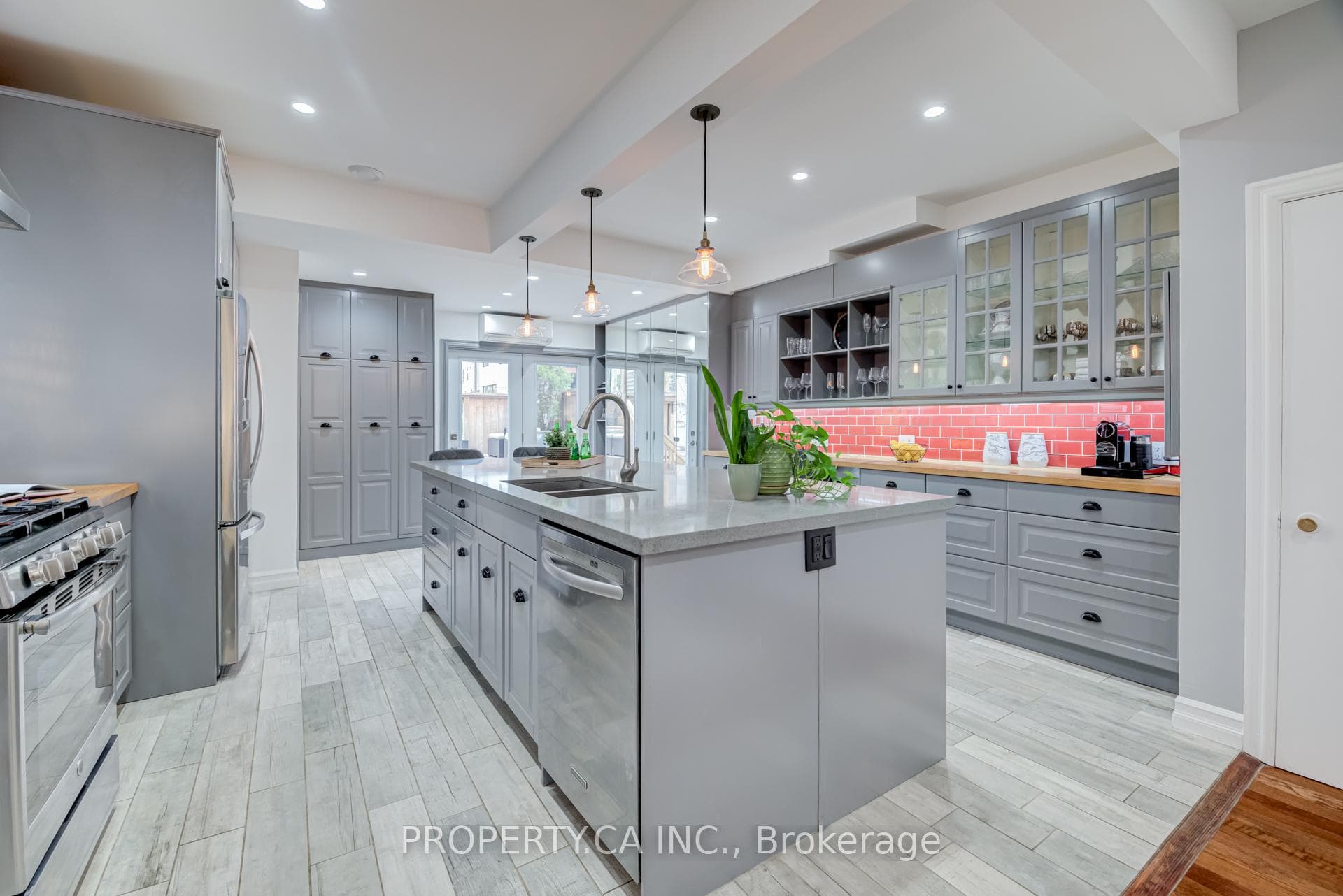 514 Pape Avenue photo 6