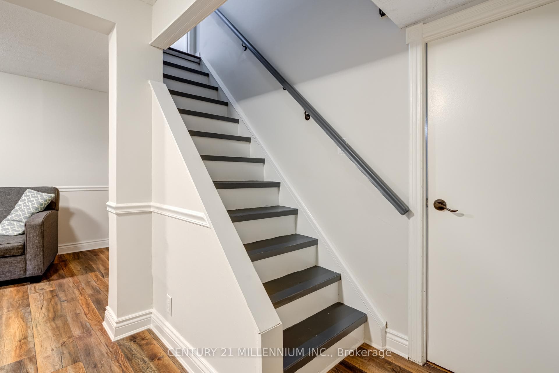 70 Foster Crescent photo 27