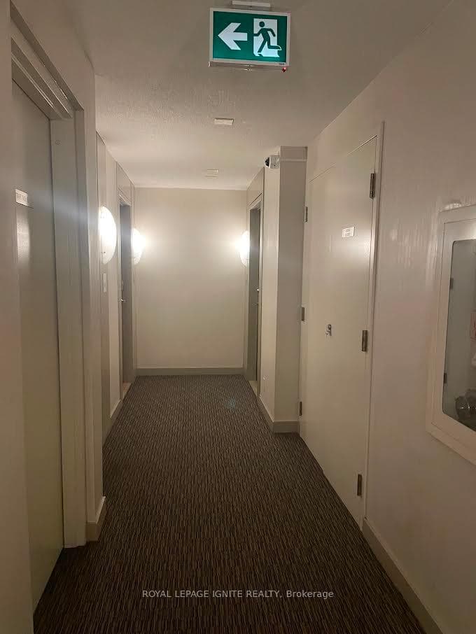 38 Lee Centre Drive Unit 2705 photo 3