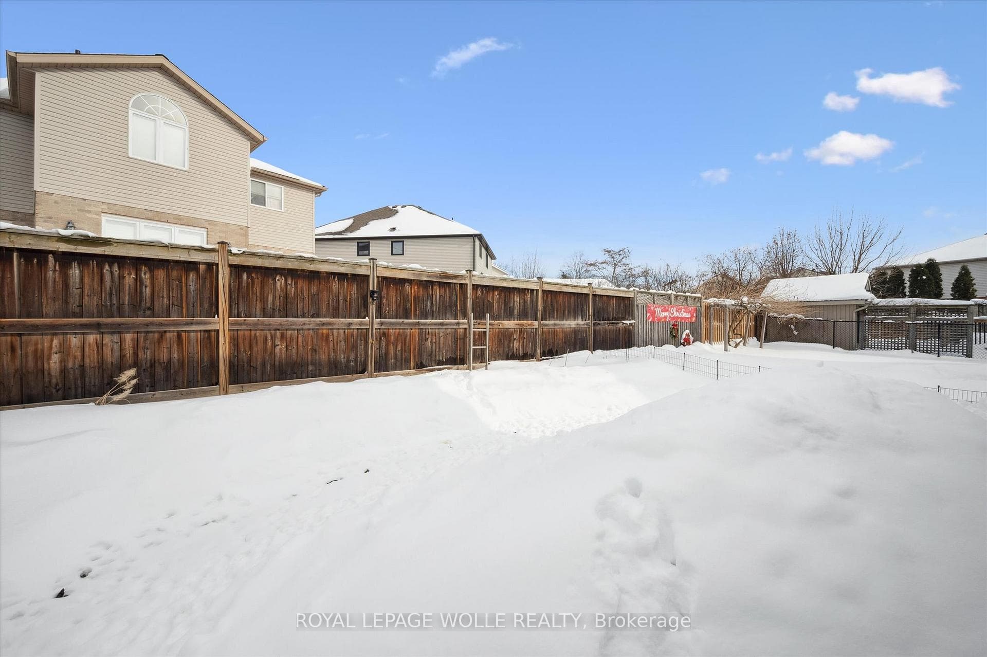 731 Breakwater Crescent photo 34