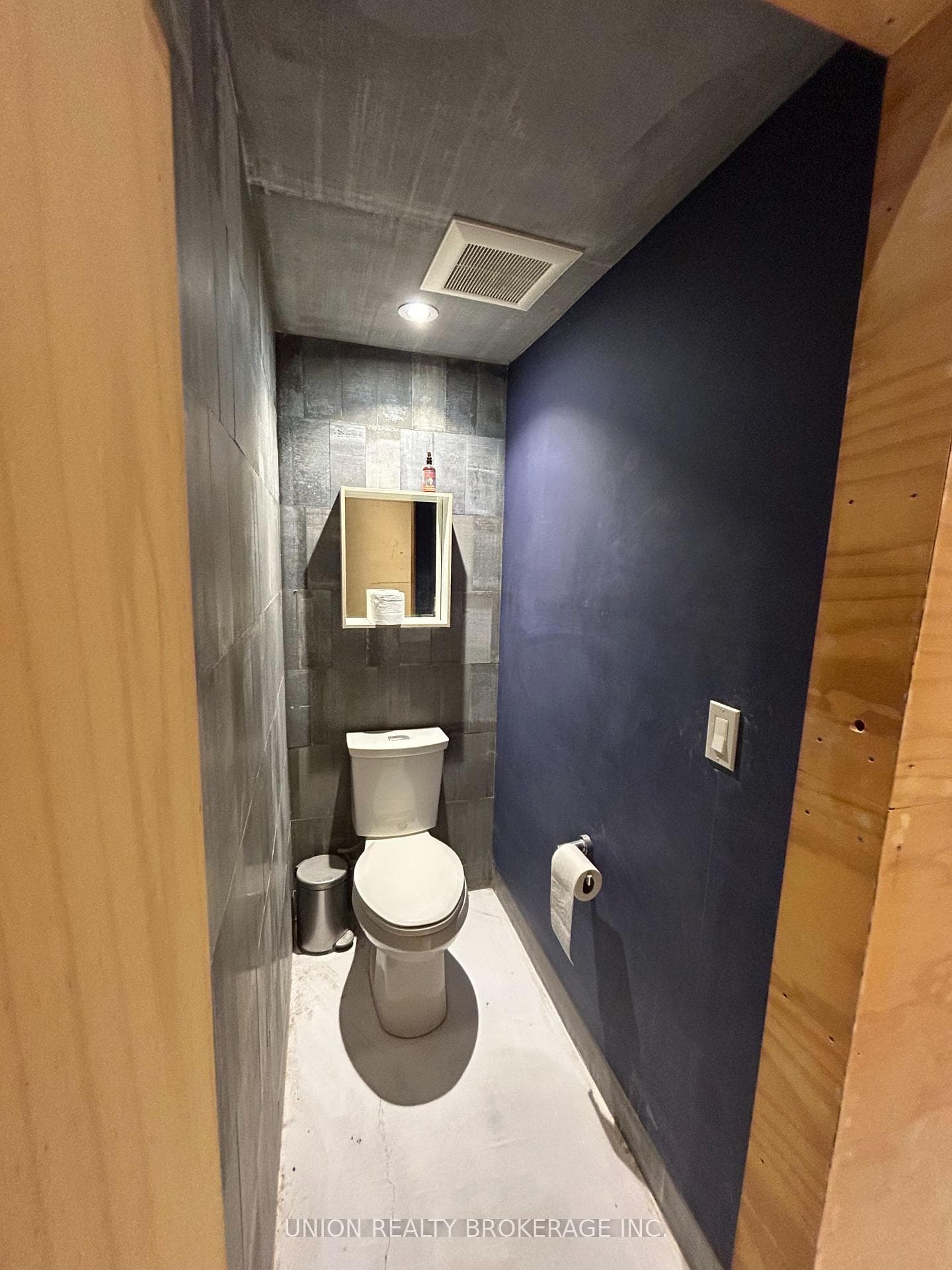 303 Coxwell Avenue photo 9