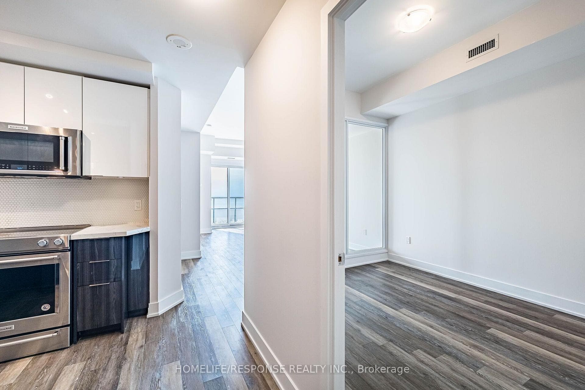 20 SHORE BREEZE Drive Unit 1008 photo 7