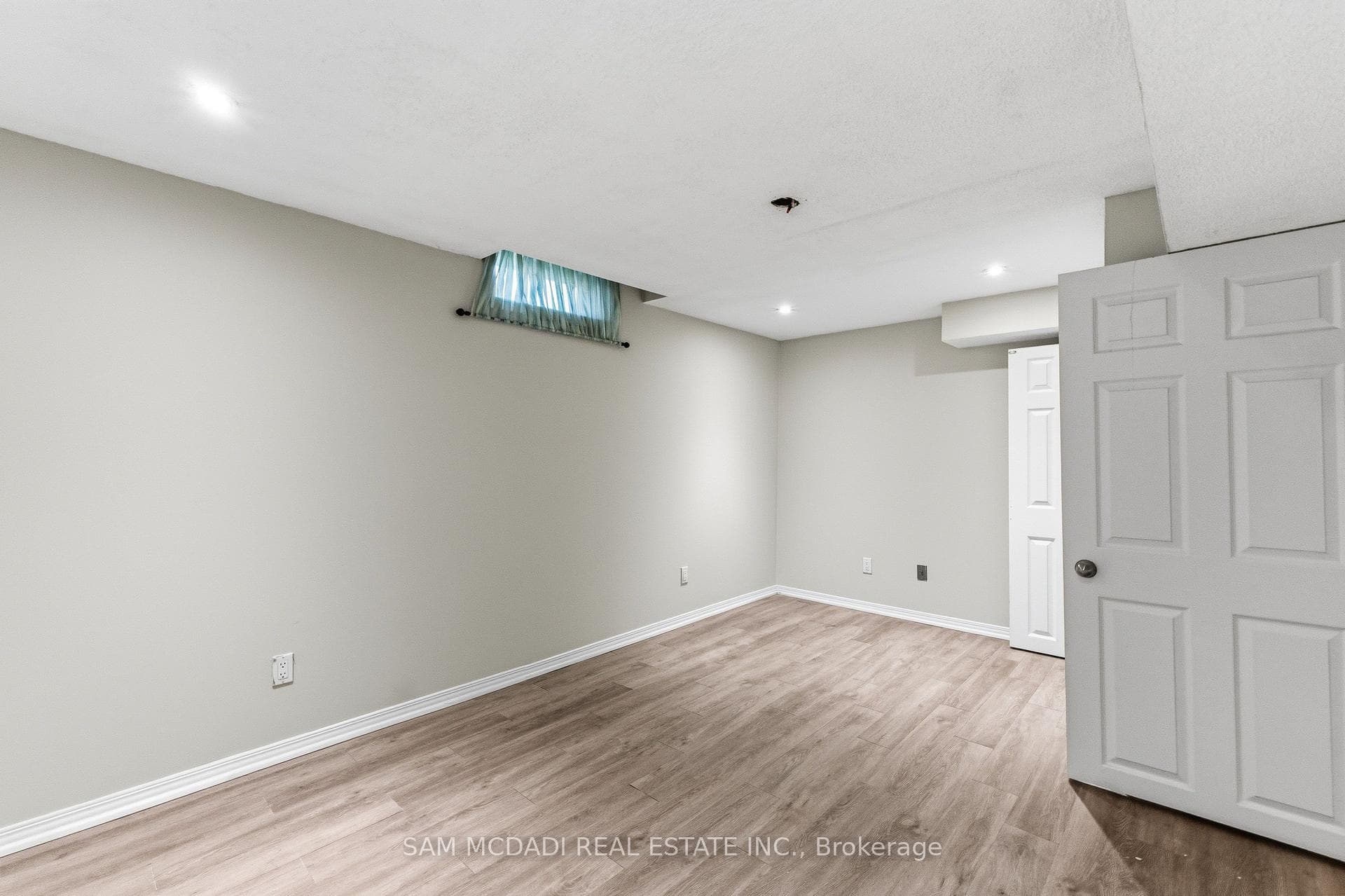 6643 Mockingbird Lane photo 37