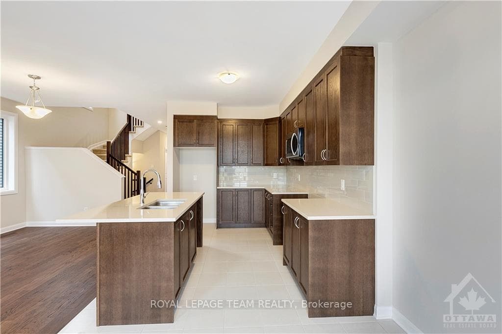 312 GISBORNE Place photo 5