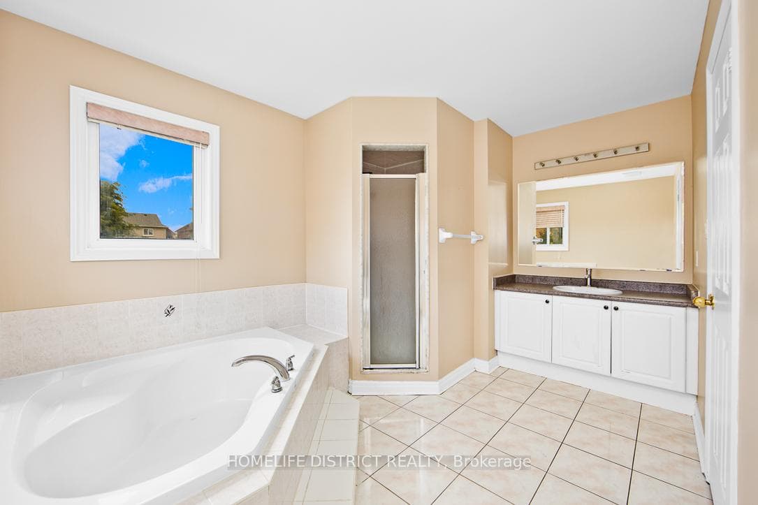 47 Ball Crescent photo 19