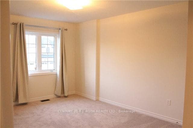 61 decarolis Crescent photo 14