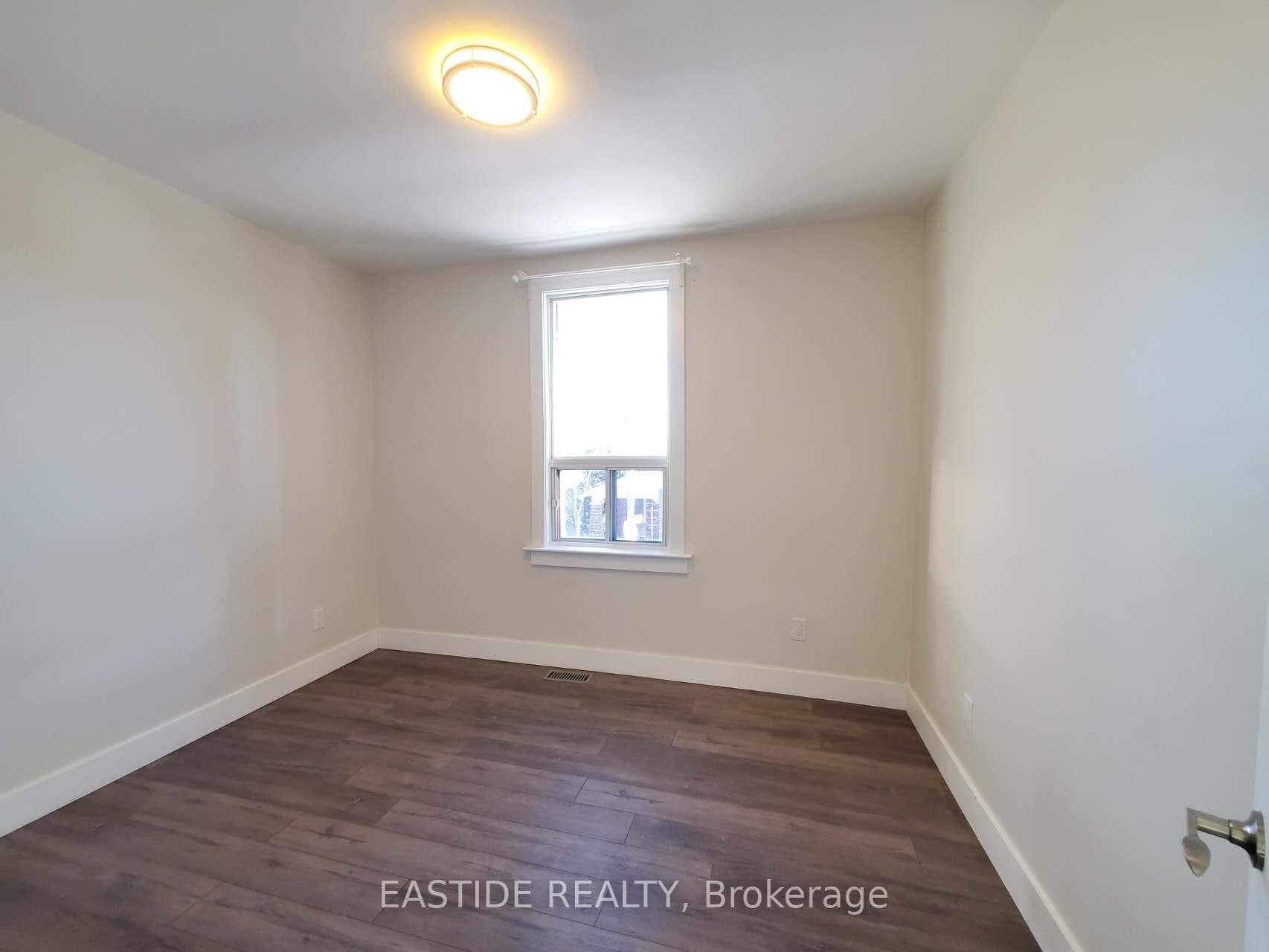 212 Monarch Park Avenue Unit Upper photo 8
