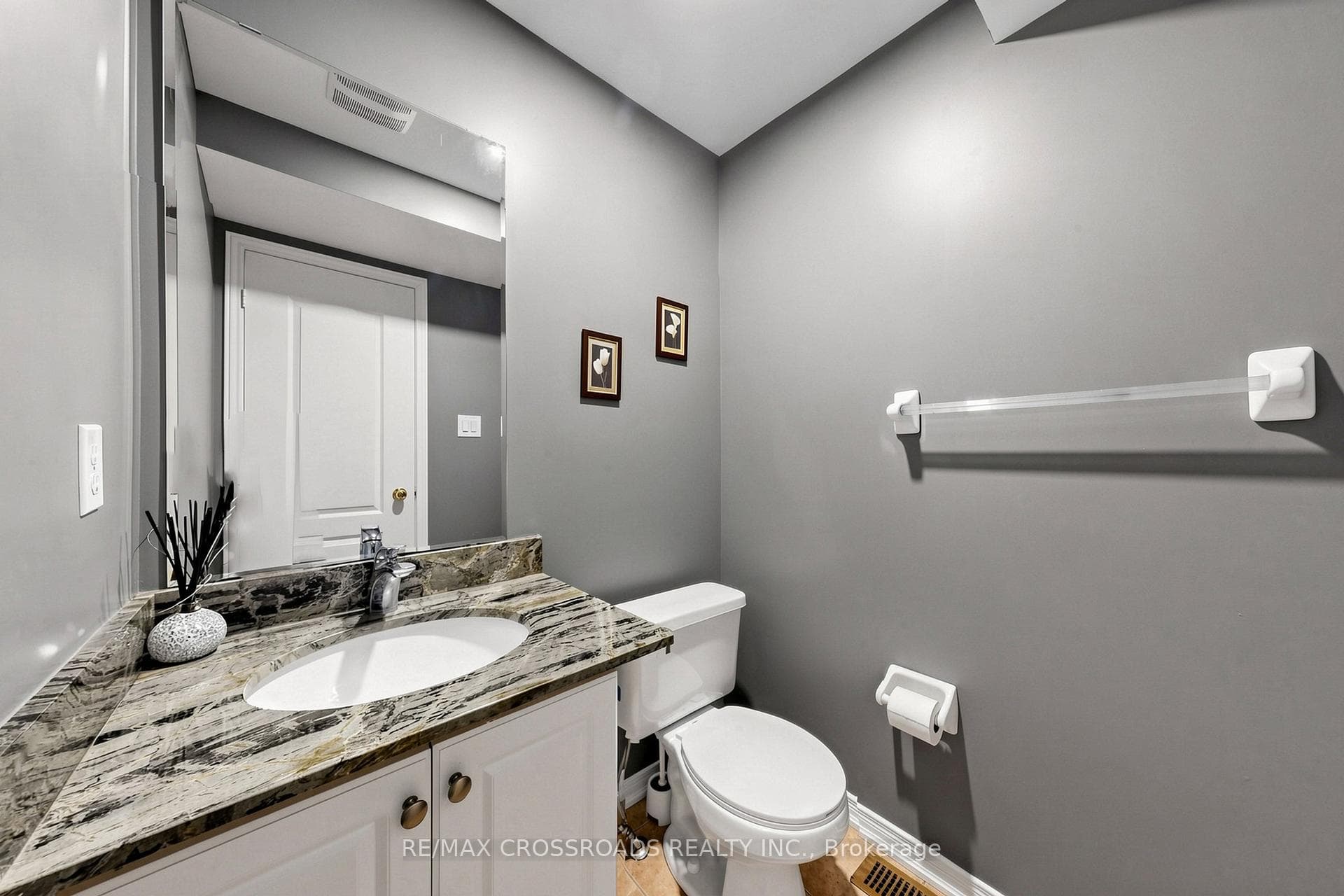 41 Prince Charles Way photo 13