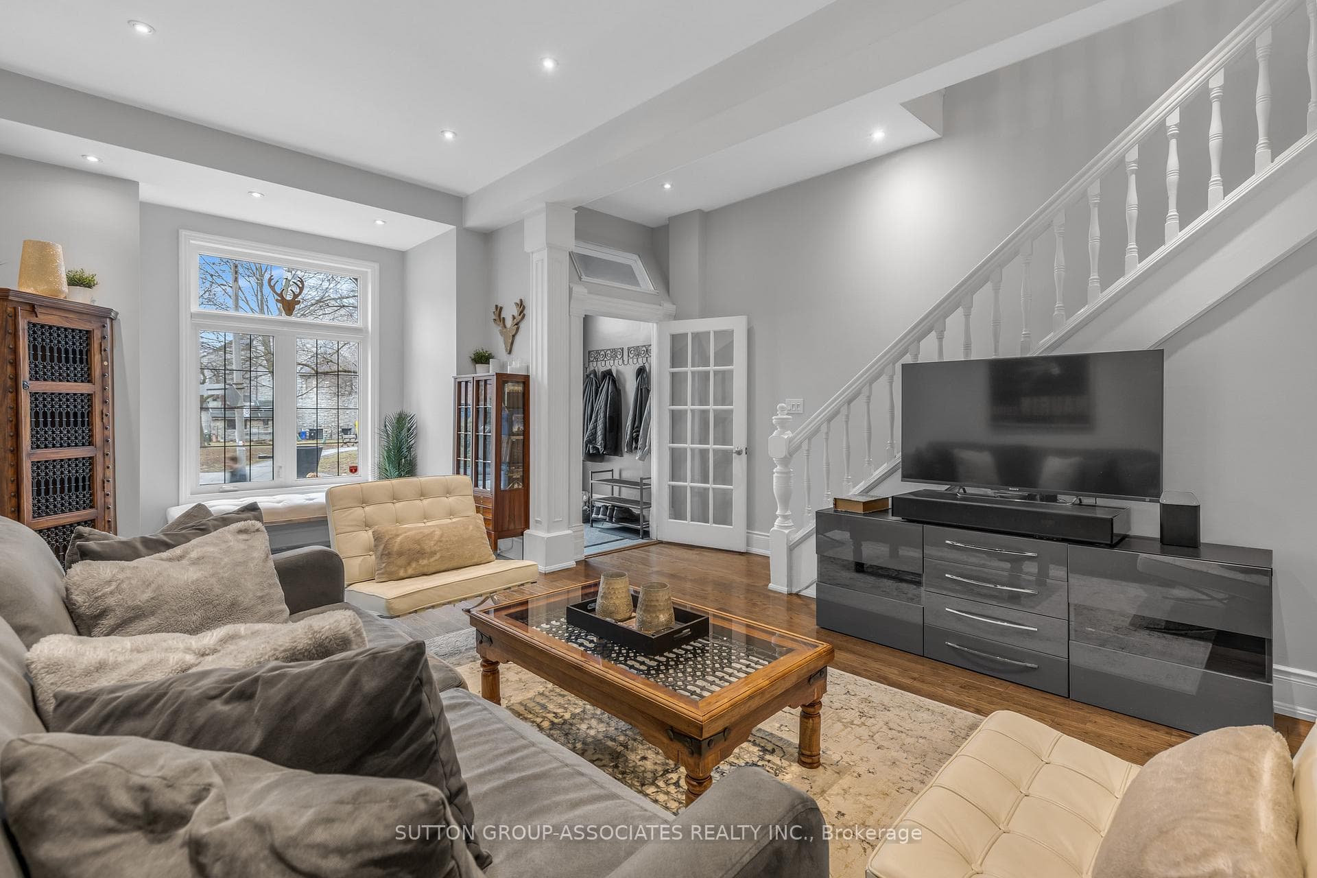 204 MacPherson Avenue photo 8