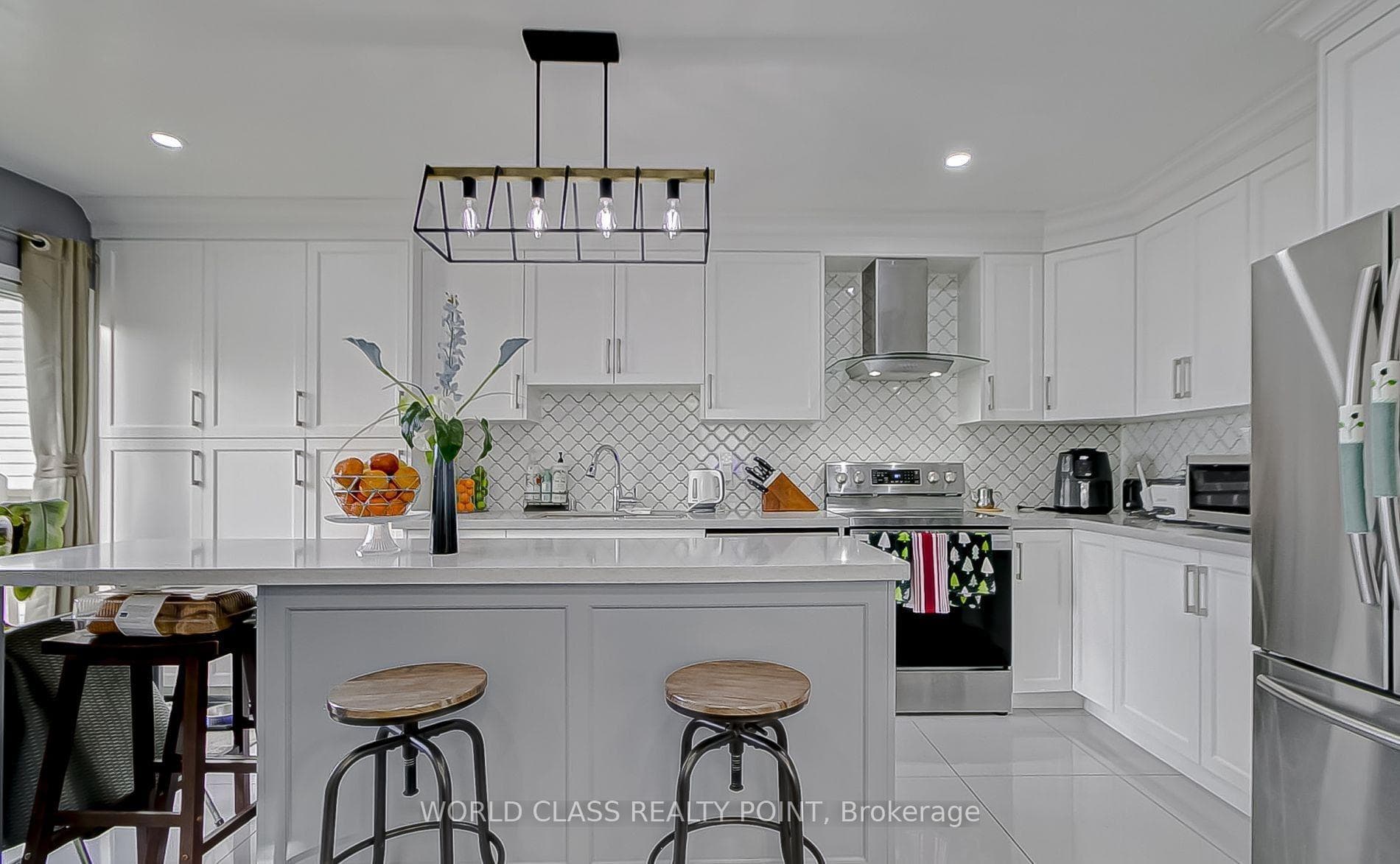 471 Cobblehill Drive Unit (Upper Portion) photo 4