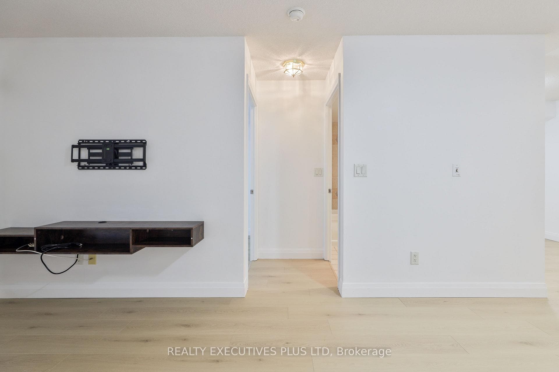 250 Wellington Street Unit 1028 photo 18
