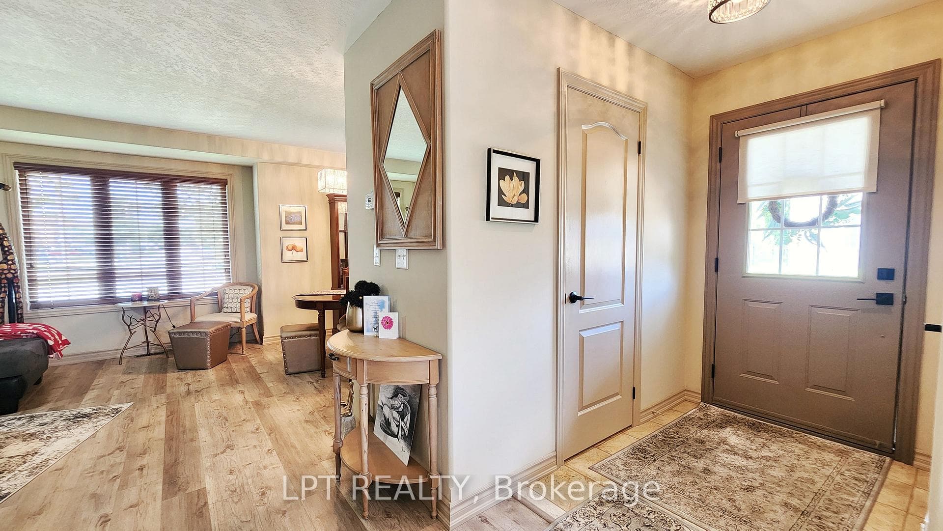 17 Silver Maple Crescent photo 4