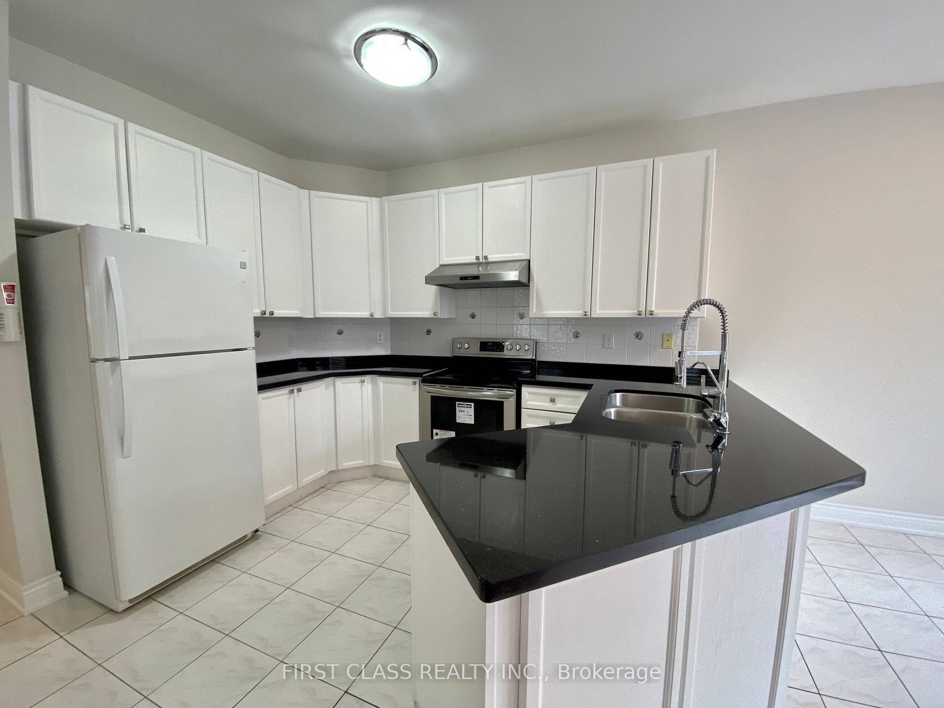 108 Snowdon Circle photo 6