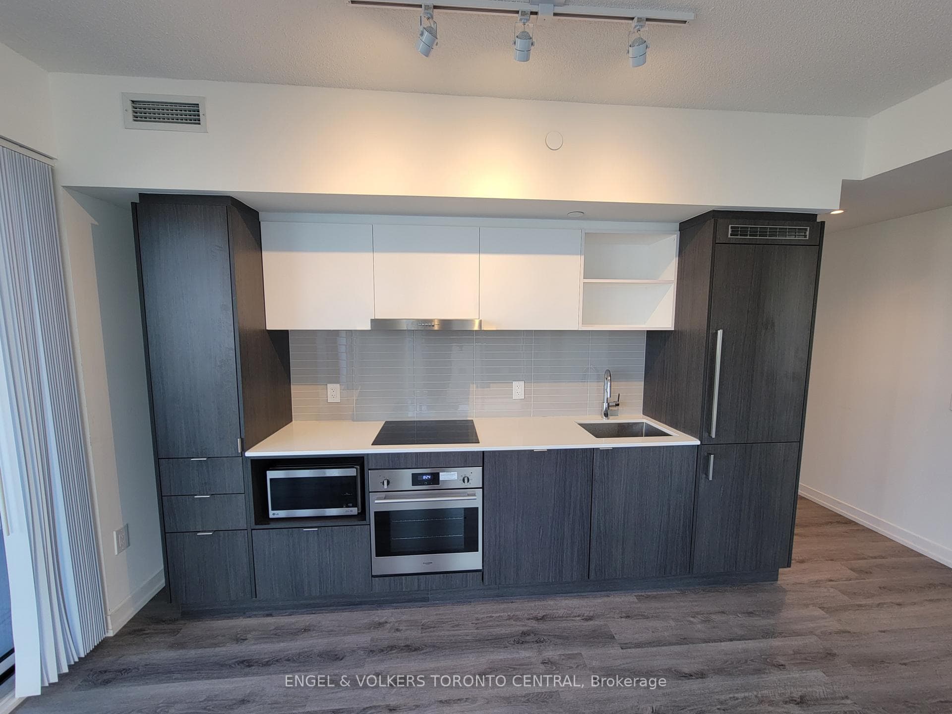 138 Downes Street Unit 3811 photo 6