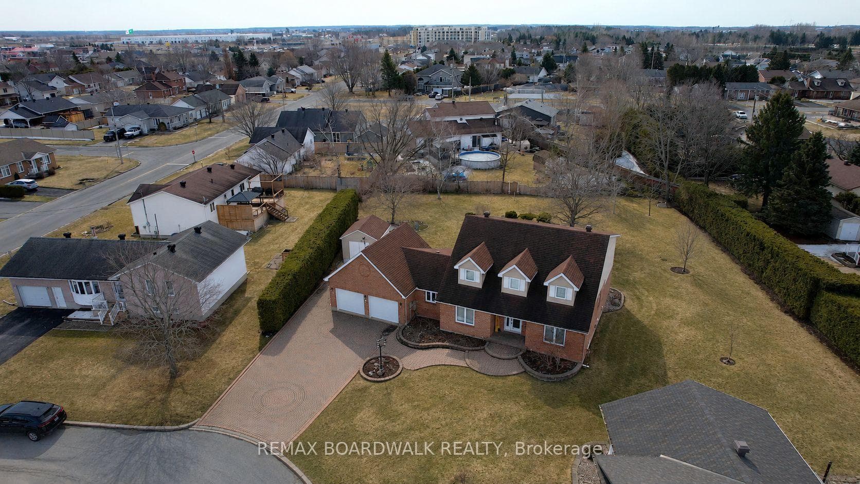 32 Faucher Boulevard photo 2