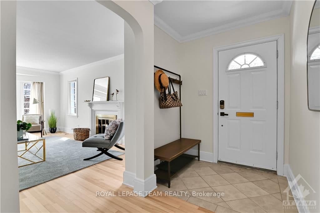 3 FREDERICK Place photo 2