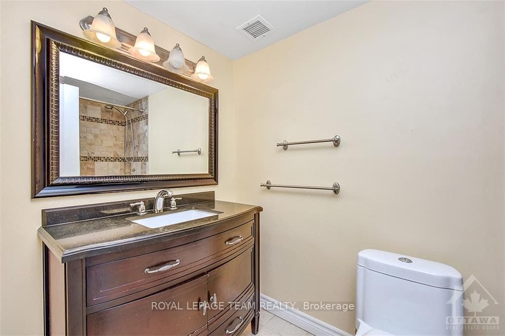 515 ST LAURENT Boulevard Unit 644 photo 19