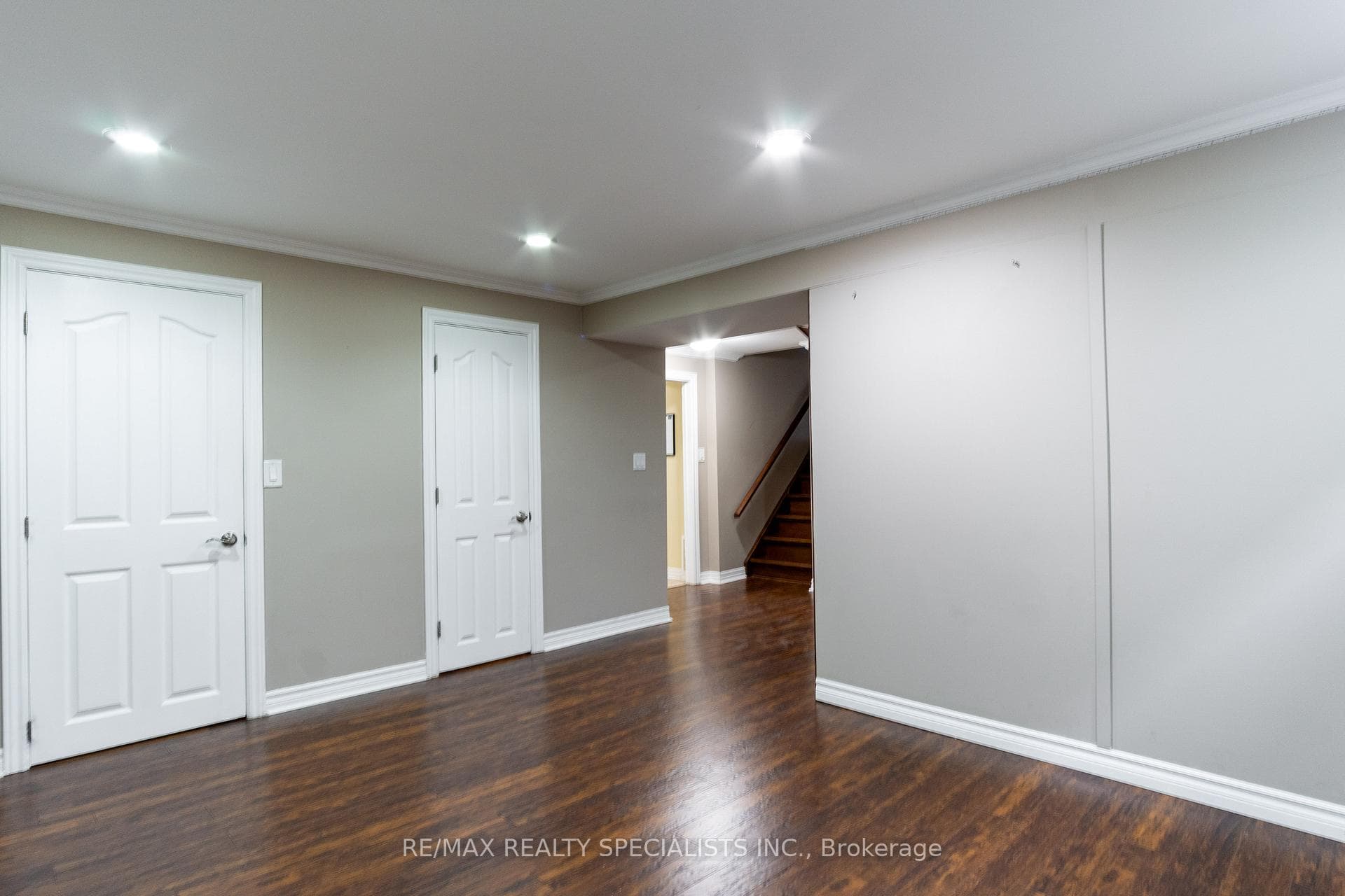 3212 VALMARIE Avenue photo 30