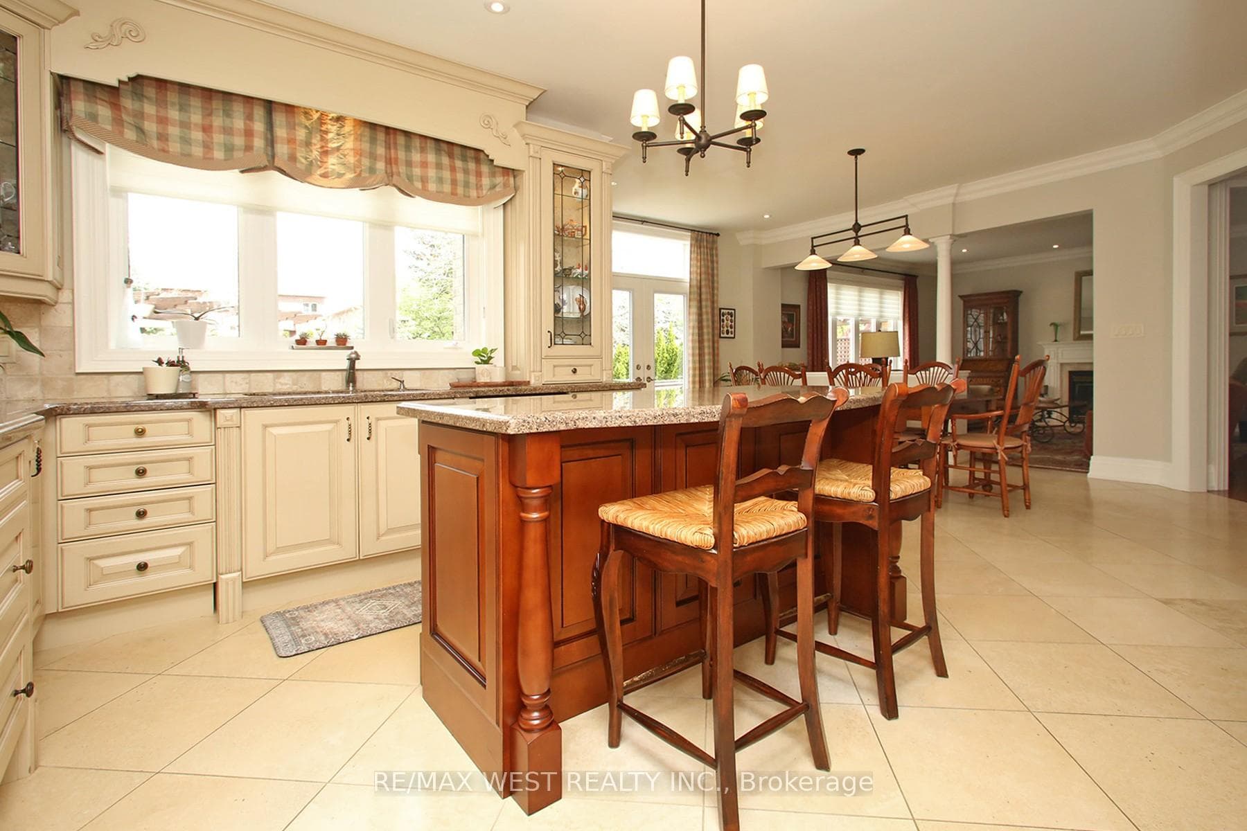 Kitchen Breakfast Bar