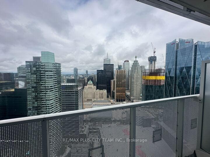 88 Harbour Street Unit 5303 photo 6