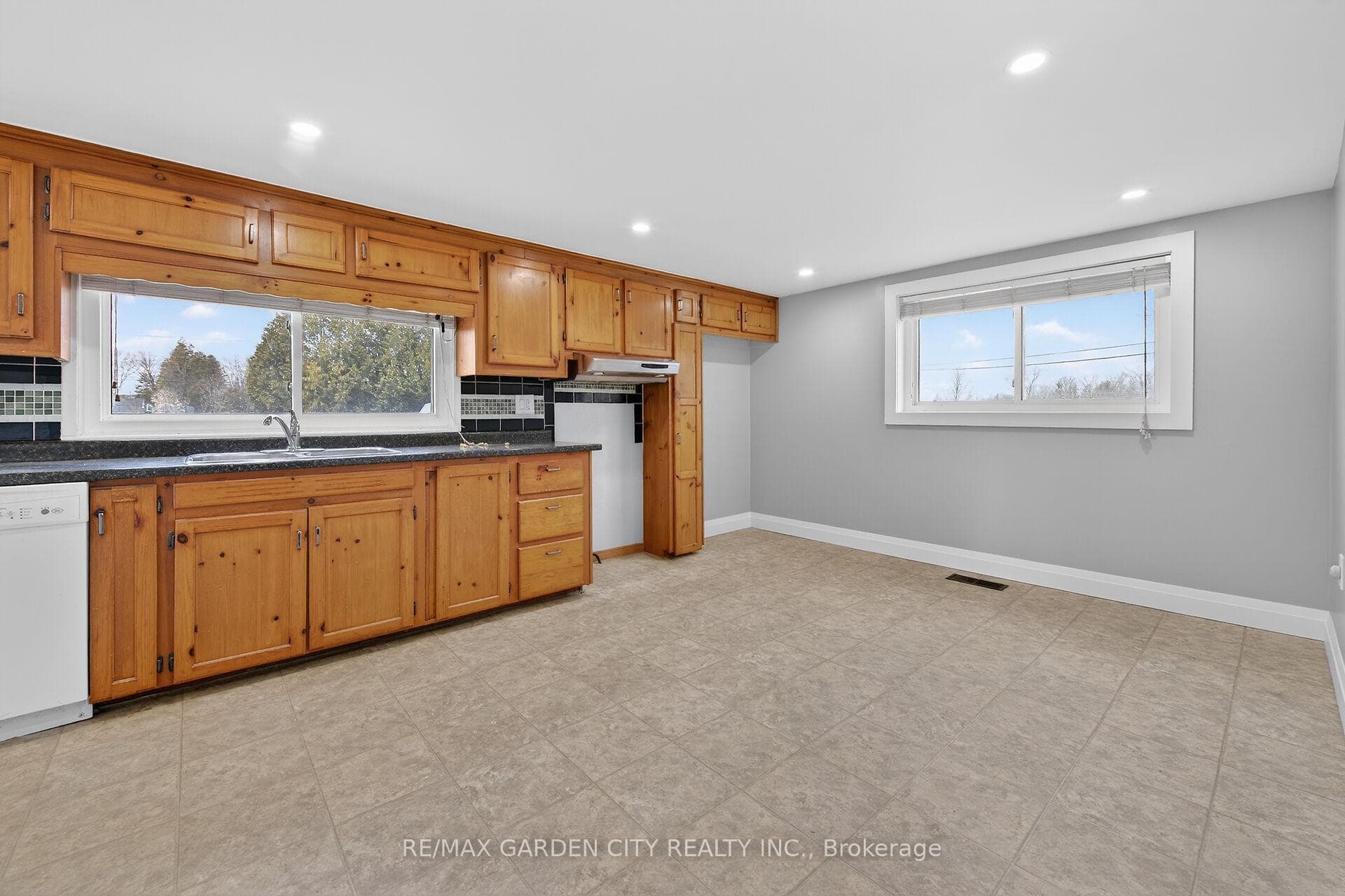407 Bell Street photo 13
