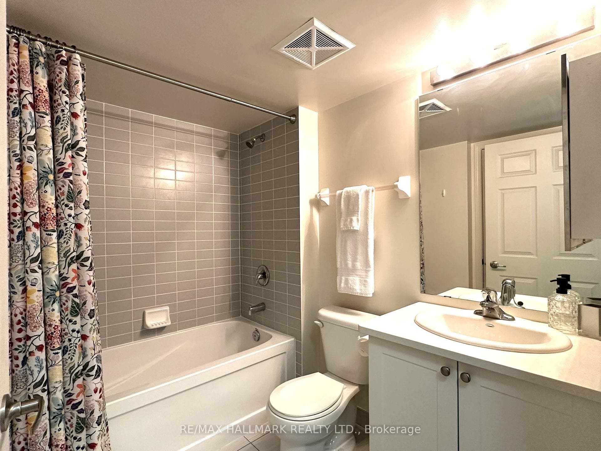 25 Lower Simcoe Street Unit 626 photo 27