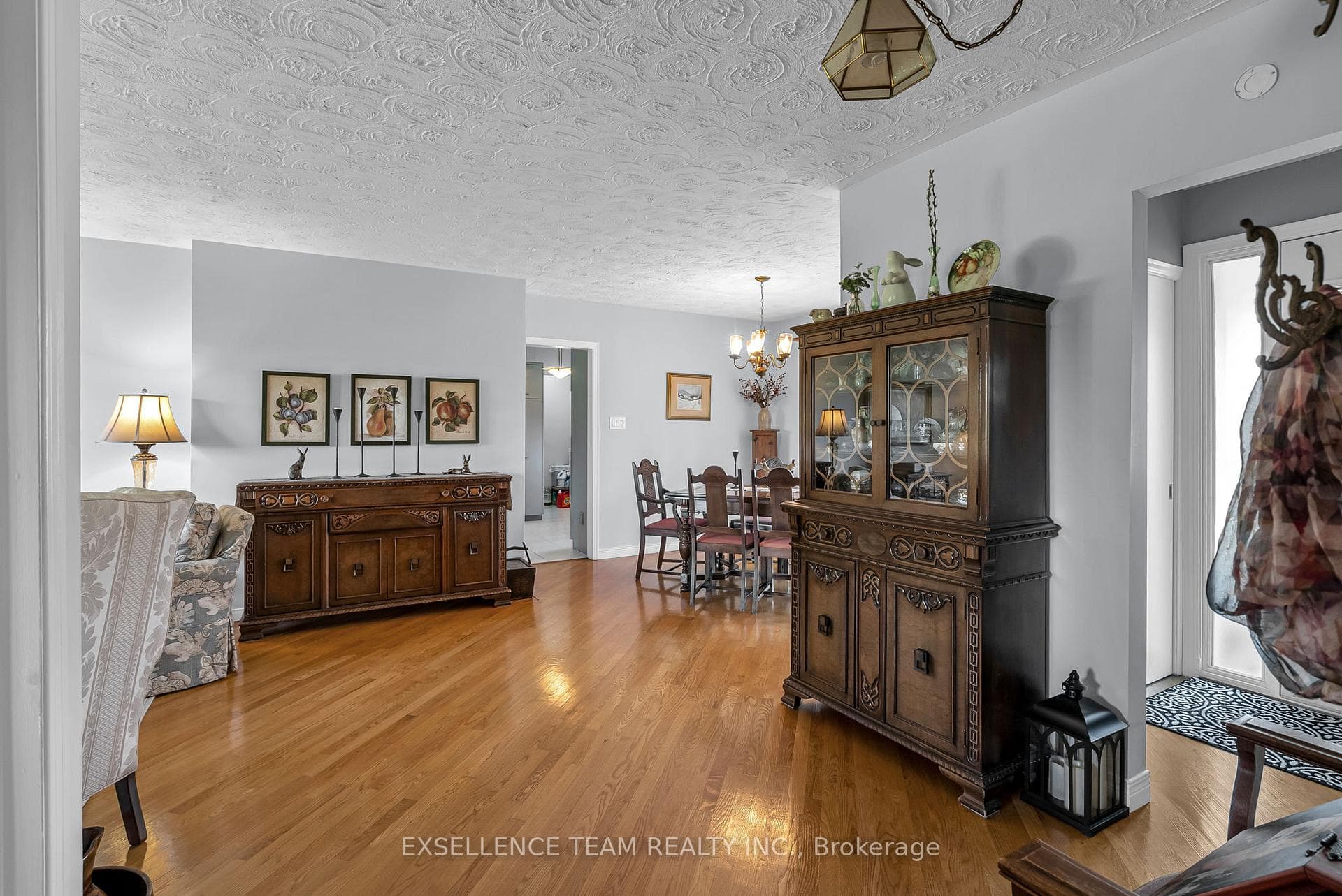 Dining/Living room