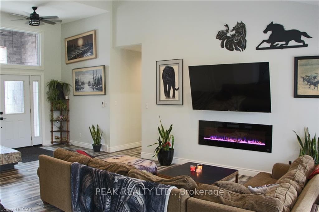 38812 Vienna Street photo 4