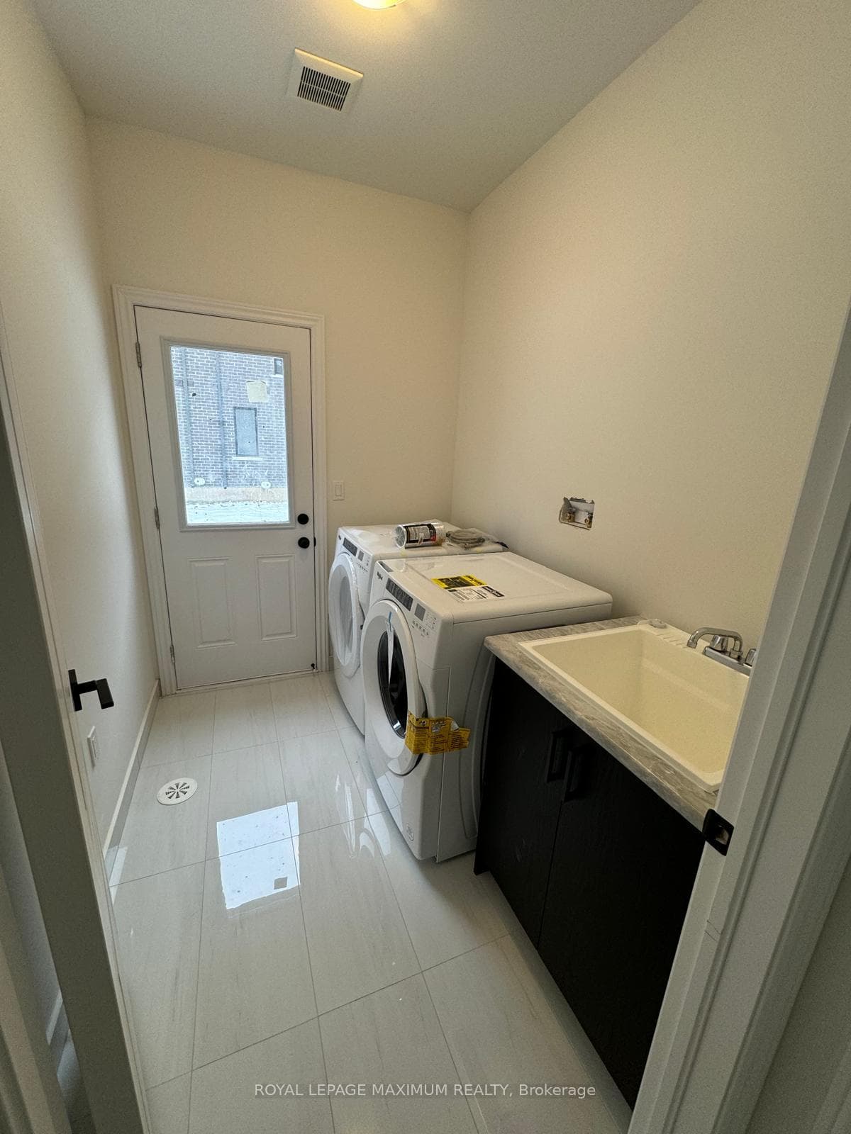 82 Paradox Street photo 20