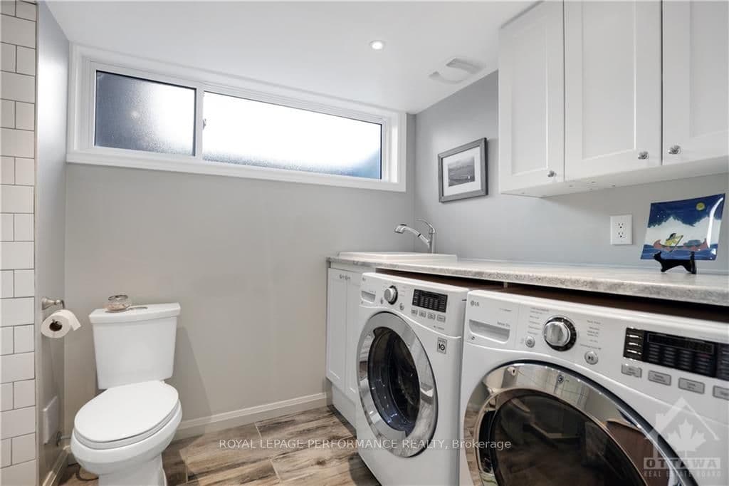 989 BLYTHDALE Road photo 22