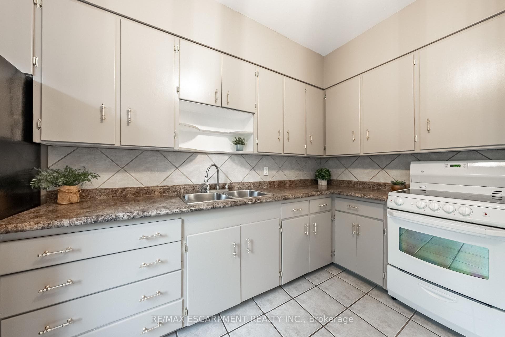 16 Tragina Avenue photo 9
