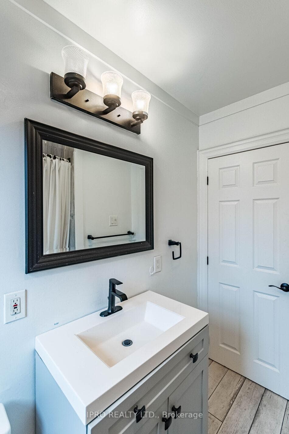 32 Bland Avenue photo 25
