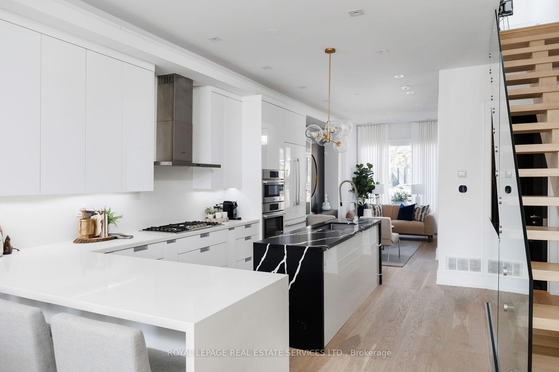 121 Markham Street photo 10