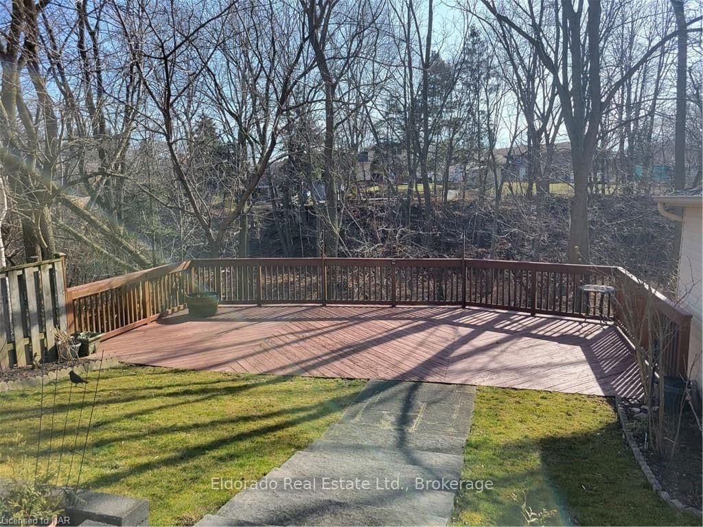 16 KIMBERMOUNT Drive photo 2