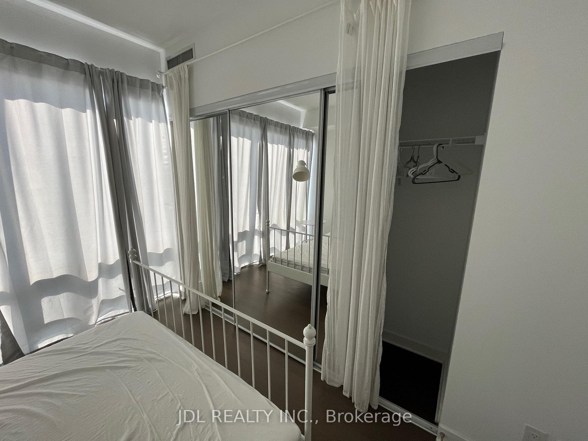 15 GRENVILLE Street Unit 3504 photo 4