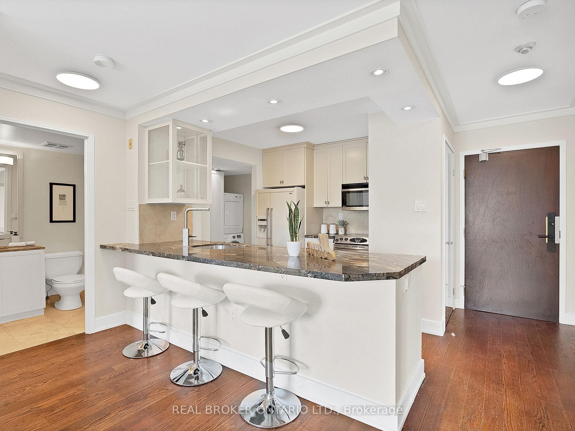 185 Robinson Street Unit 311 photo 15