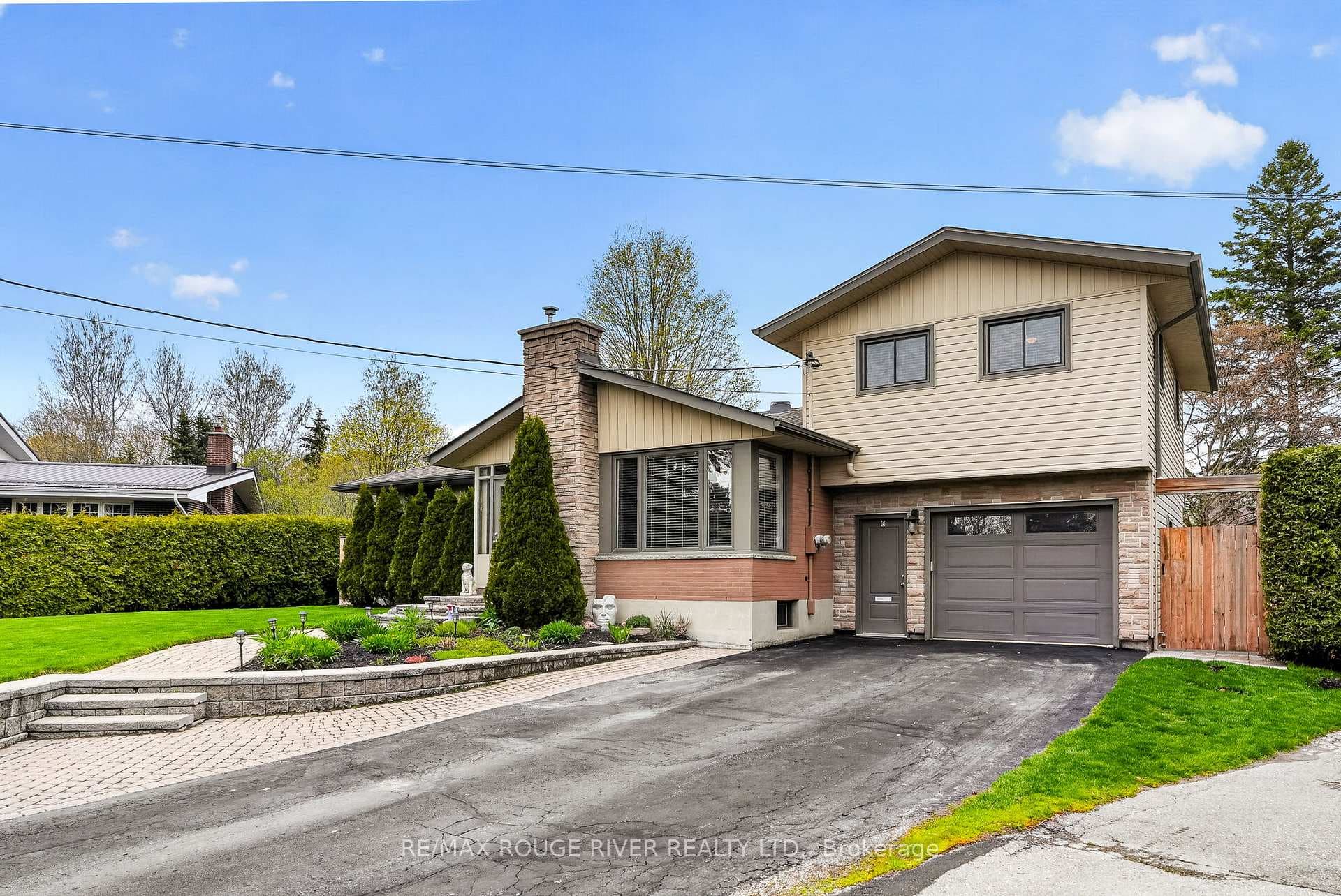 6 St. Lawrence Place photo 2