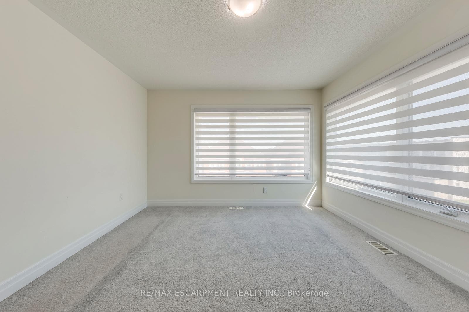 155 Grovewood Common photo 38