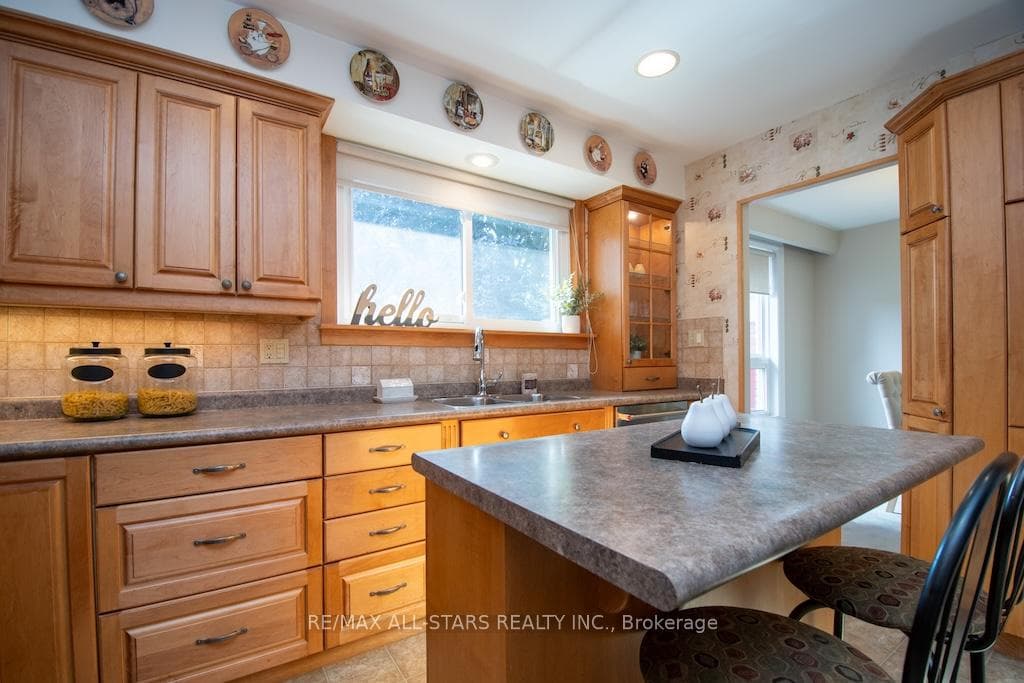 787 Arden Court photo 16