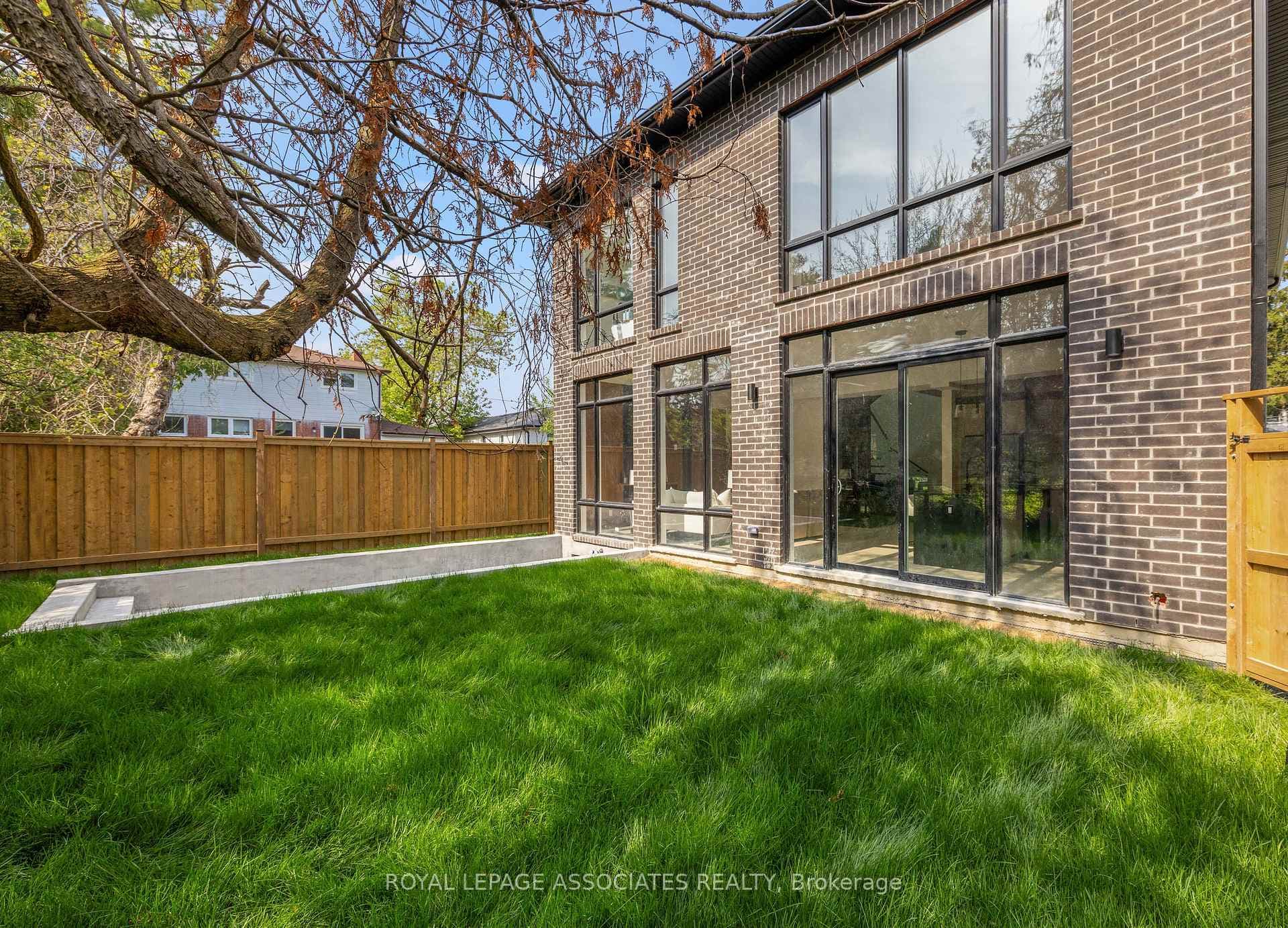 98 Bobmar Road photo 38