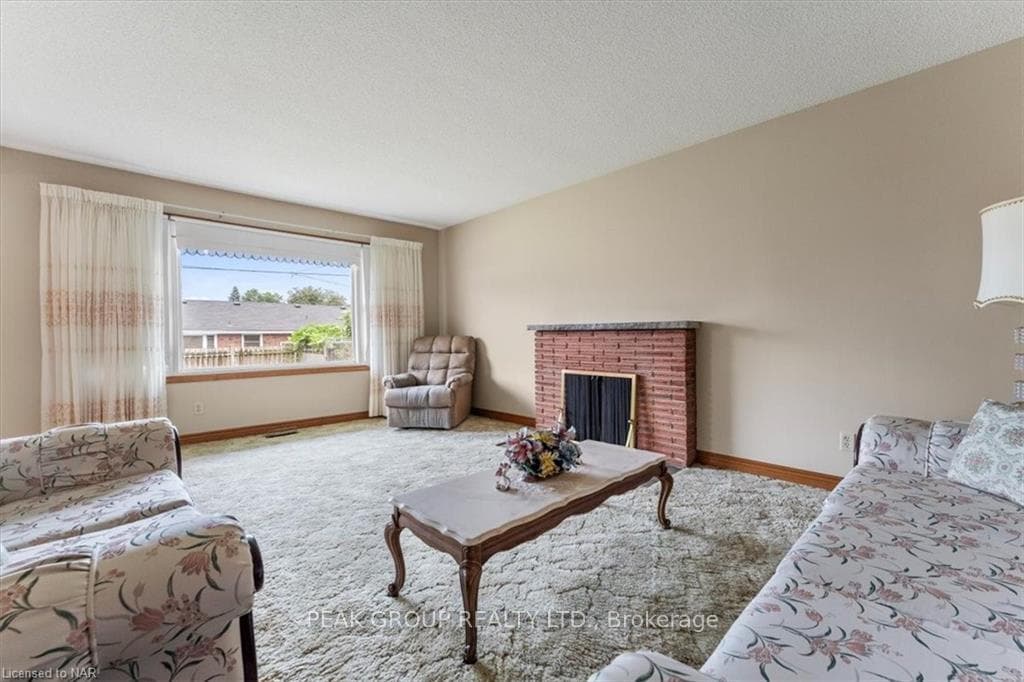 5966 BARTON Crescent photo 9