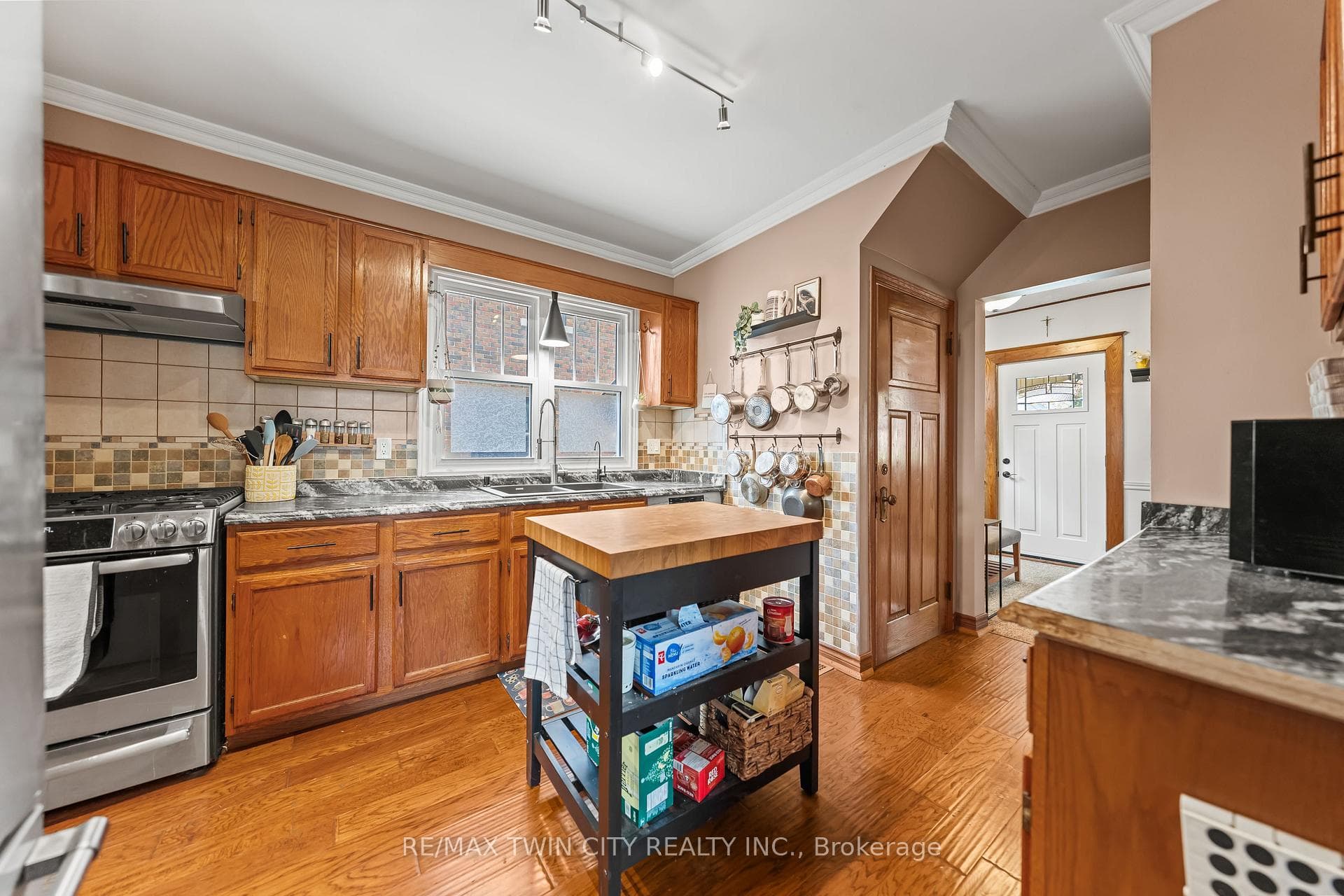 39 Borden Avenue photo 15