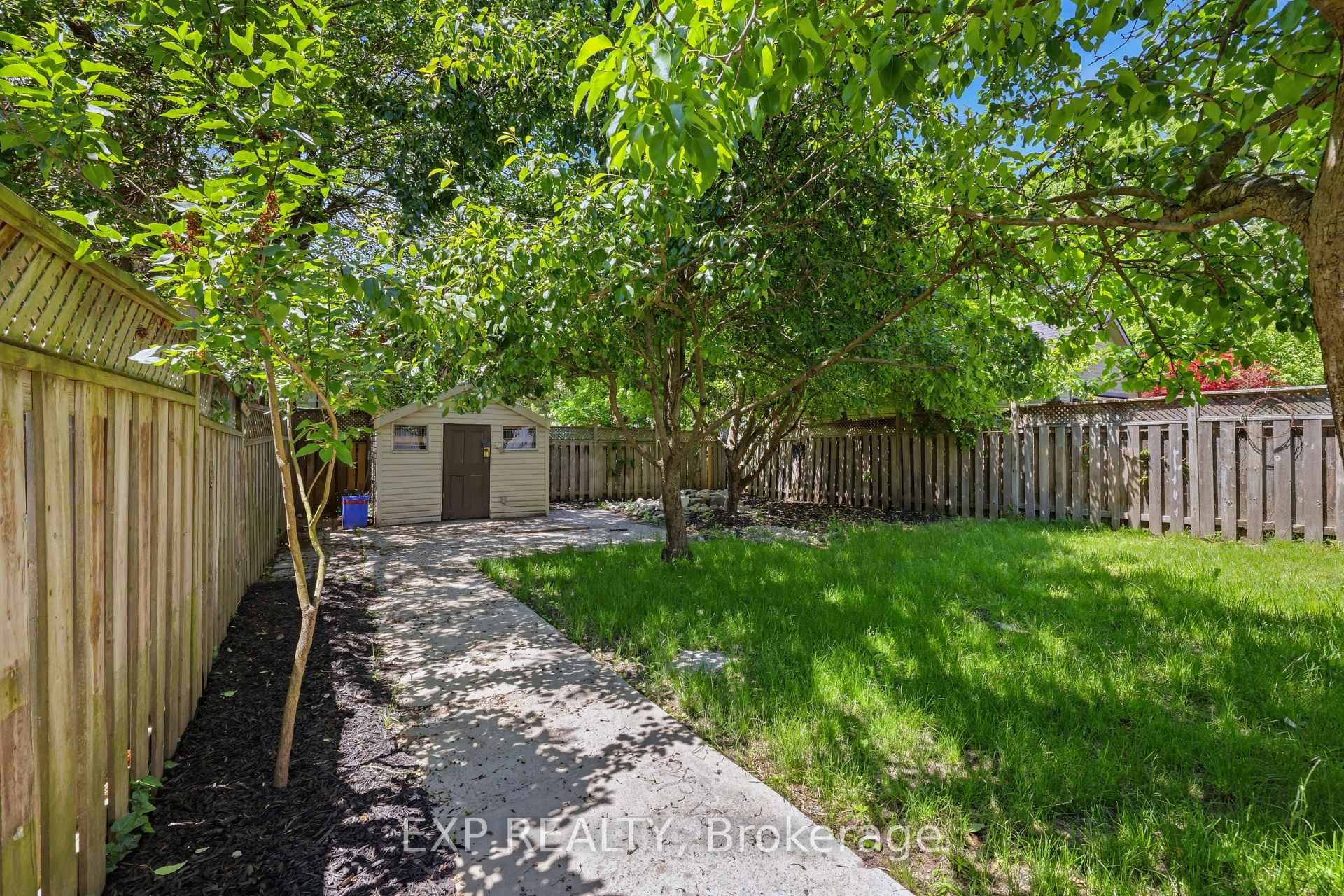 571 Elizabeth Street photo 30