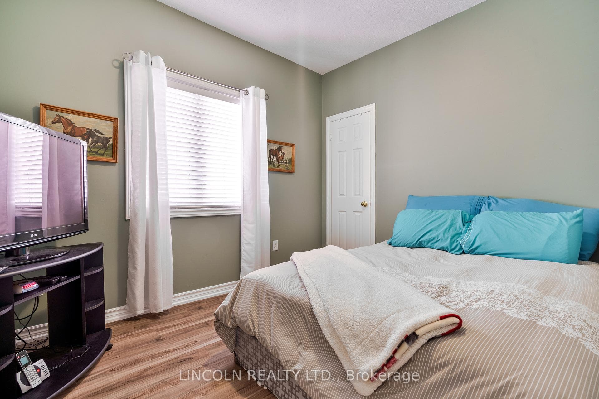 18 Glendower Crescent photo 17